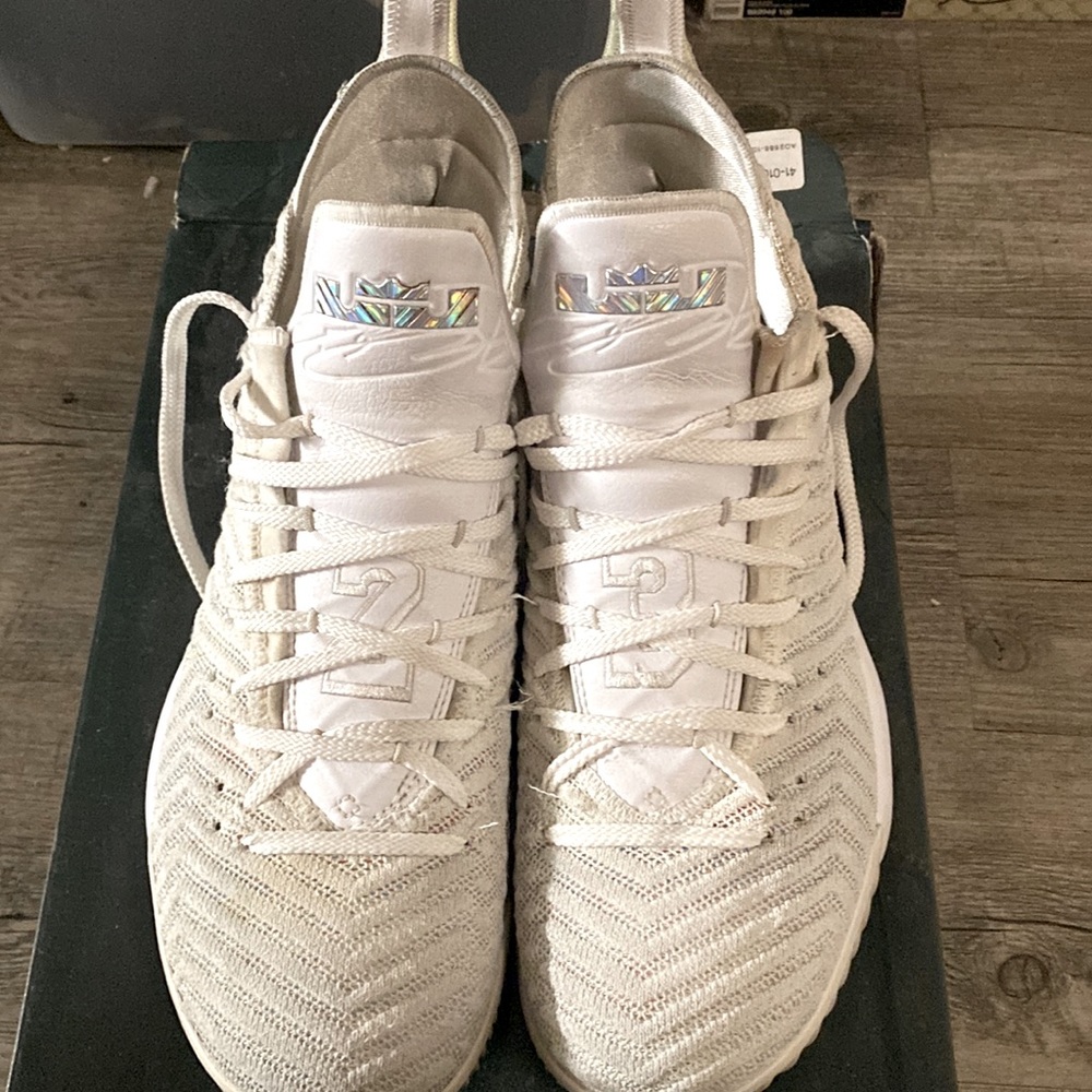Lebron james buz light year size 13